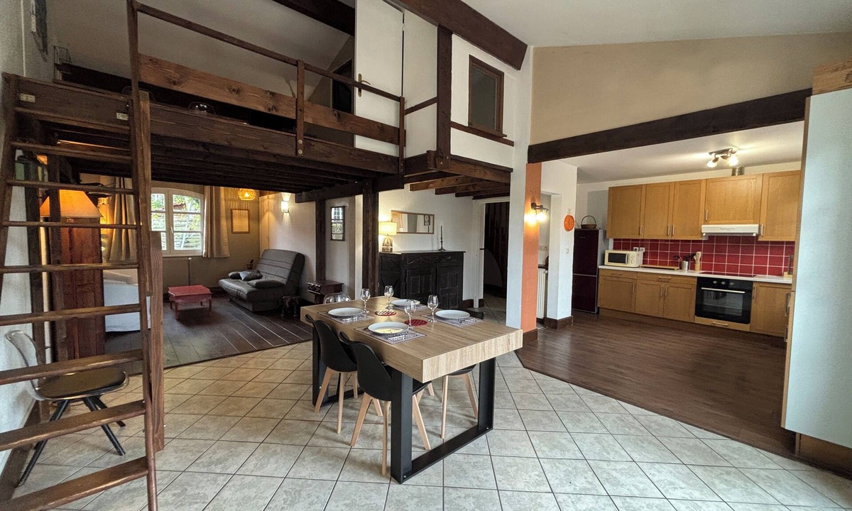 Arenes Romaines - Saint-Martin-du-Touch House | T3 duplex house, atypical, with wooded garden, very large terrace and parking space