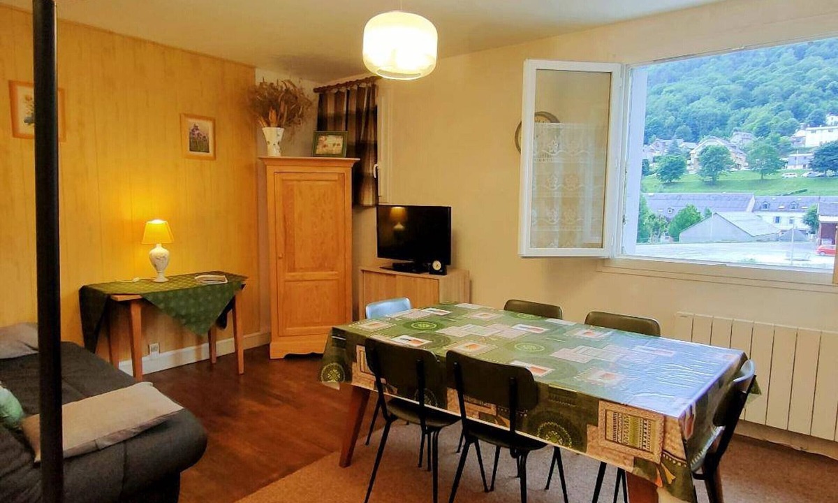 Cauterets Apartment | T3 near gondola in Cauterets for 6 people