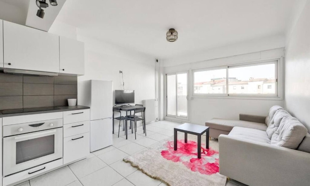 Le Rouet Apartment | T3 with balcony - Place castellane