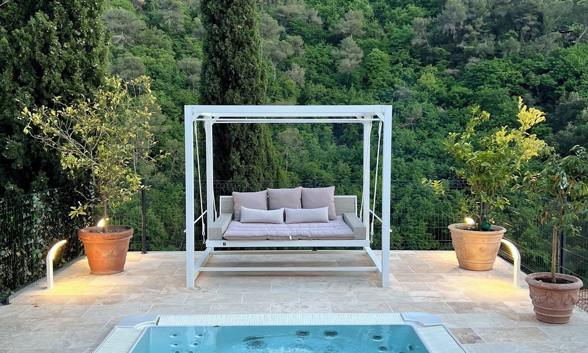 La Trinite House | T4 air-conditioned duplex with terrace, jacuzzi & parking - near Nice & Monaco