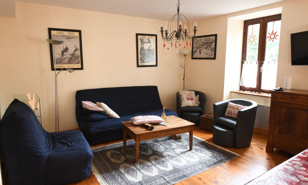 Ax-les-Thermes House | T4 in 6-person house, near town center, thermal baths and ski lift.