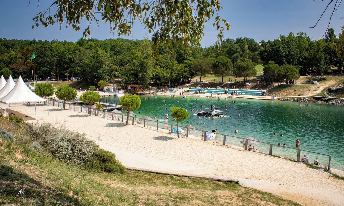 Monclar-de-Quercy RV Rental | Terres de France - Hameaux des Lacs