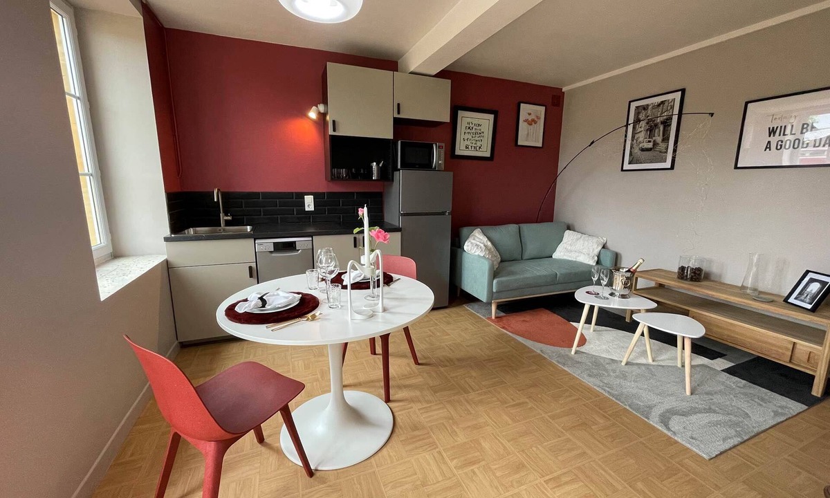 Vendresse House | The Adelaide Boudoir, Charmant gîte avec lit king size et accès PMR