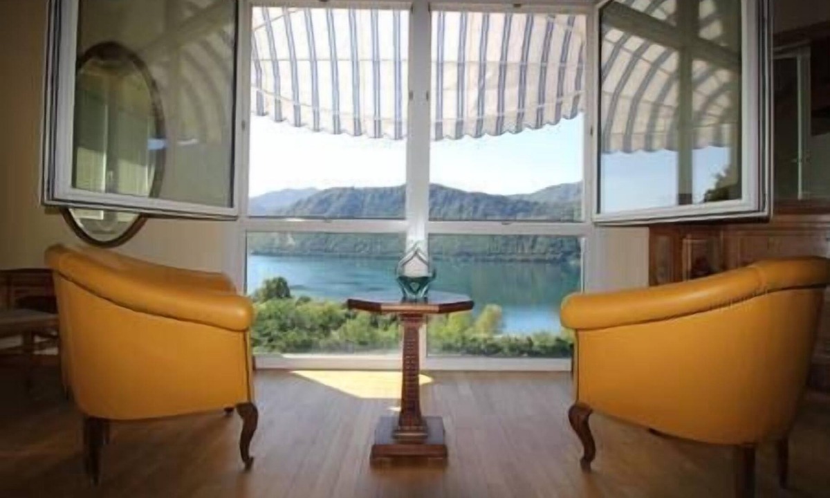 Crabbia Apartment | The Arch in the sky per 7 persone, Una vista lago unica ed un relax in giardino per godere di quest