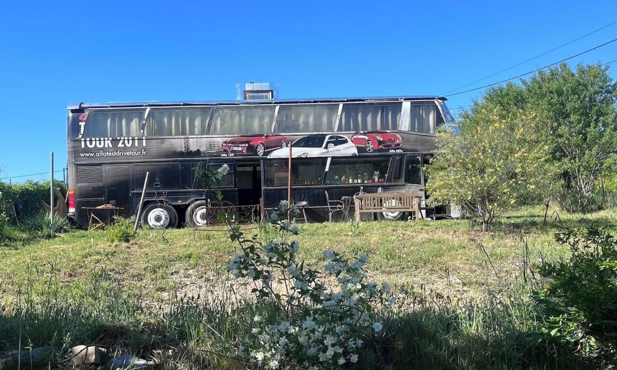 Saint-Hippolyte-du-Fort House | The bus under the stars