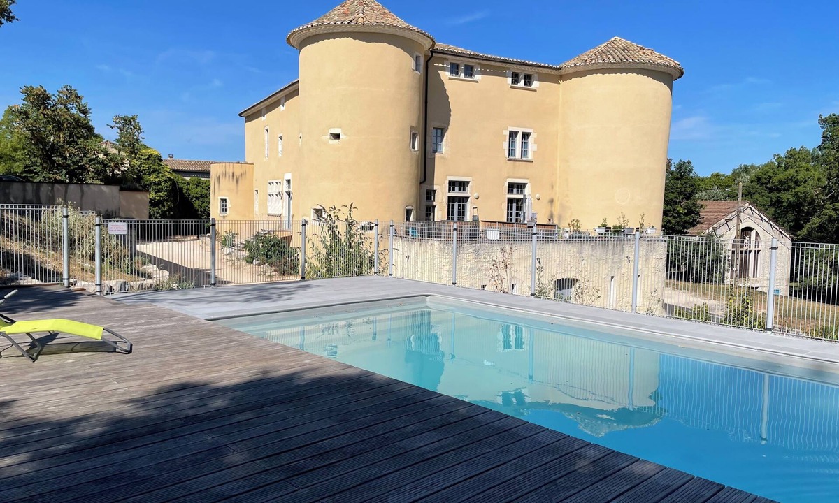 Lussan Apartment | The « GID Nest » Apartment Cosy Dans un Château du sud de la France