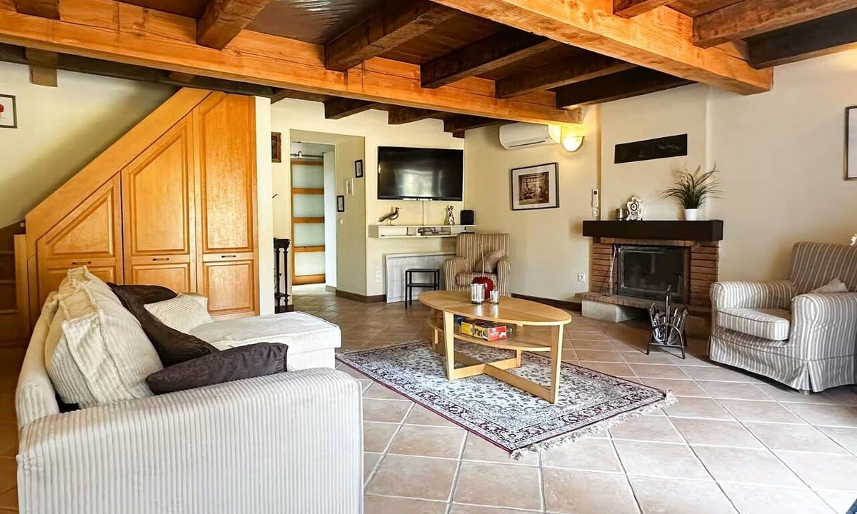 Concoret House | The gold star