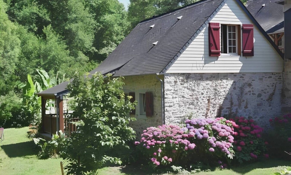 Eysus House | The Govardhan Guesthouse: A haven of peace and relaxation.