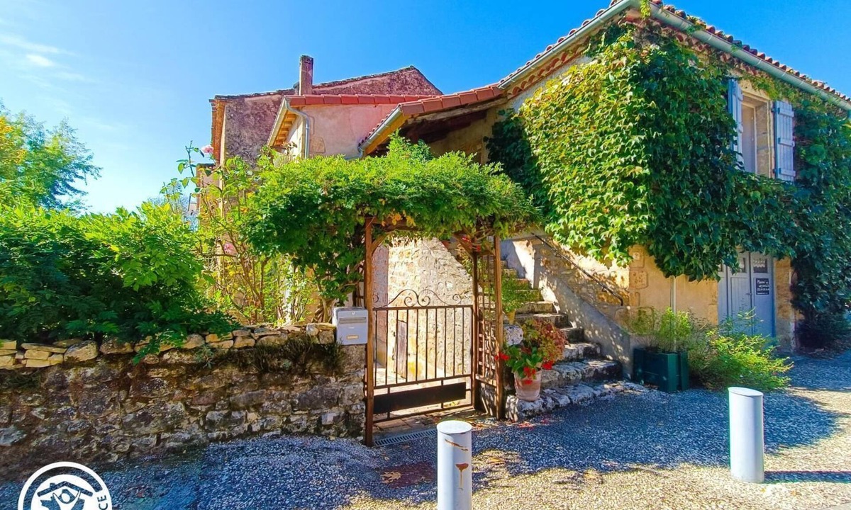 La Masse House | The house by the fountain