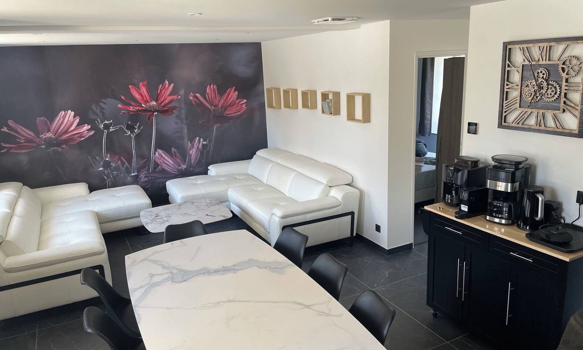 Amance House | The House of Lakes and Parks
