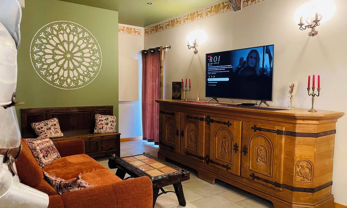 Sens House | The Knights' Lodge, a medieval-themed house with air conditioning and balneotherapy