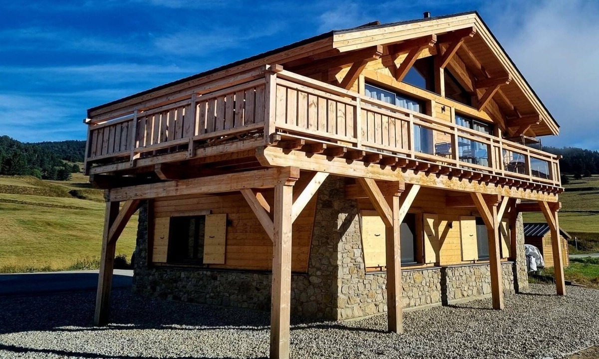 Puyvalador Ski Chalet | THE LAKE COTTAGE