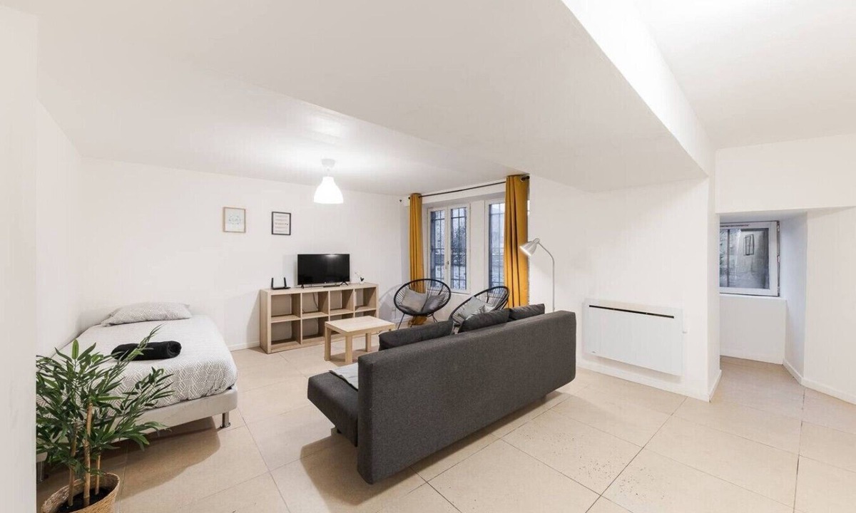 Moret-sur-Loing Apartment | The Loing Ramparts