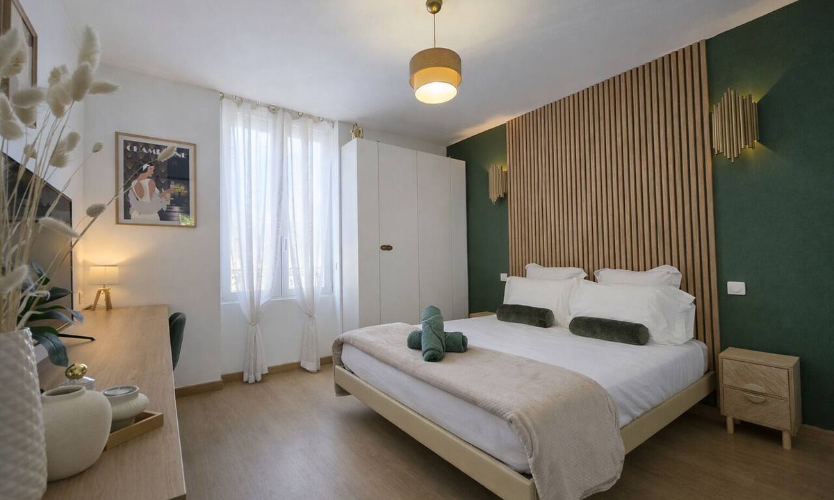 Mont d'Arene Apartment | The Reims Emerald Ideally Located, Comfortable, and Air-Conditioned