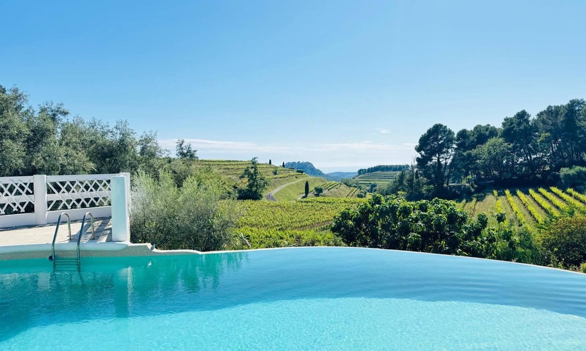 Le Beausset House | the sea while the legendary country's calm