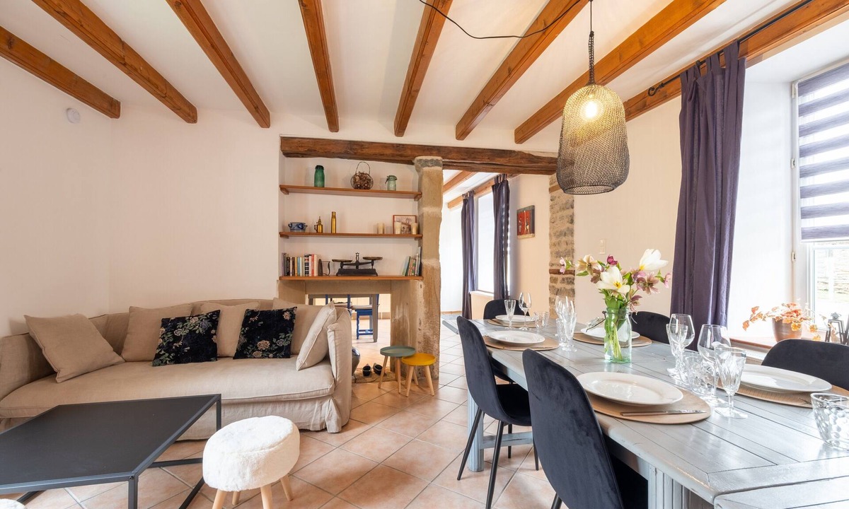 Oelleville House | The Stones of Happiness. Village House