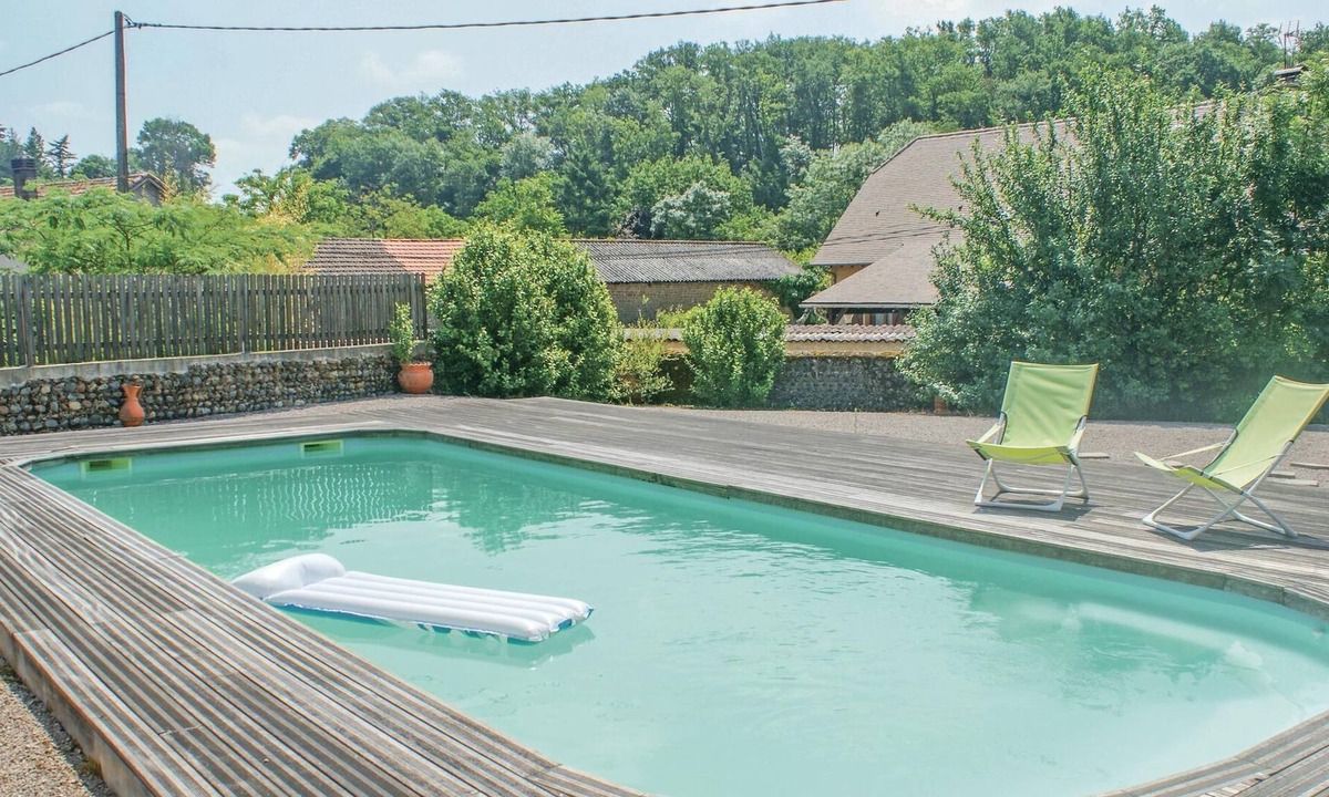 Sombrun House | This charming house welcomes you with a swimming pool in a hamlet in the department of Hautes-Pyréné