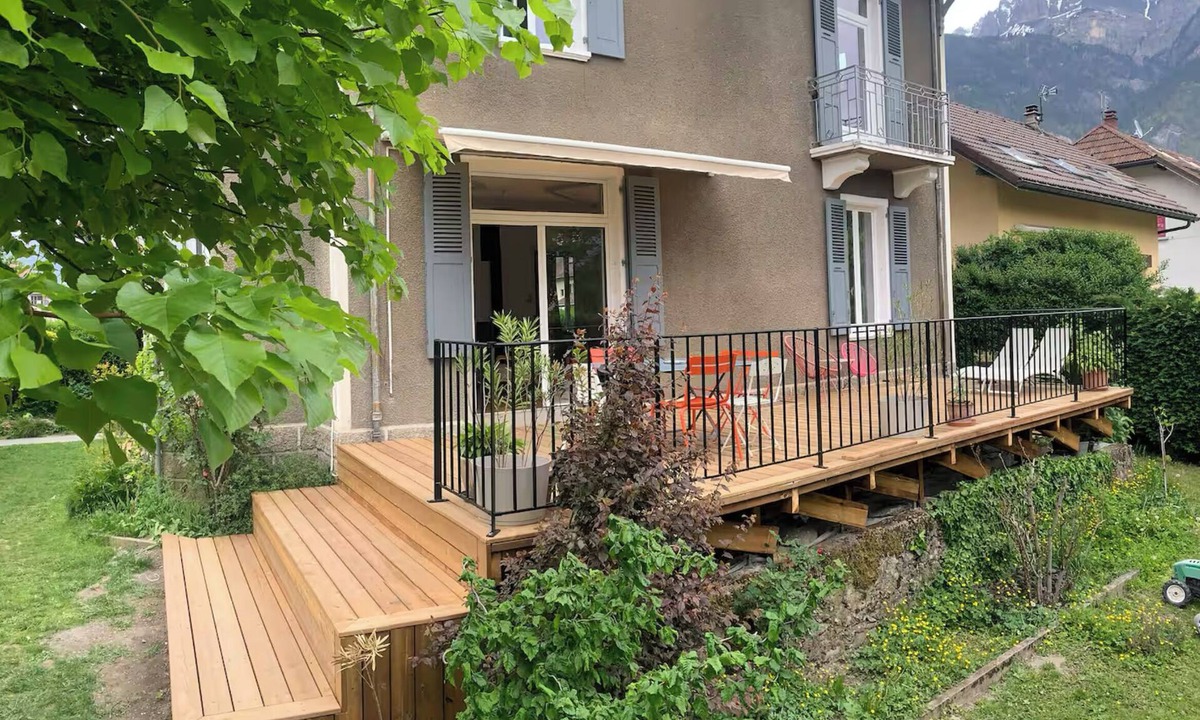 Sallanches House | Town house with garden
