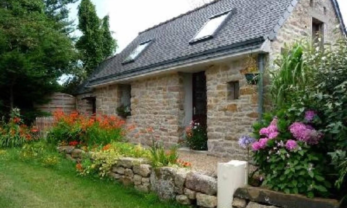 Tredrez-Locquemeau House | Tredrez Locquemeau: Country holiday home - Trédrez Locquémeau
