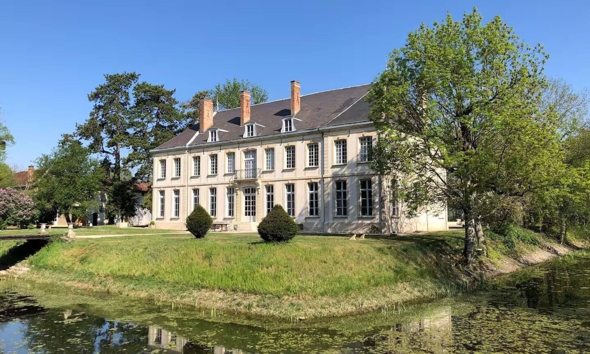 Isle-sur-Marne Other | Tremendous 8-bedroom castle in Isle-sur-Marne