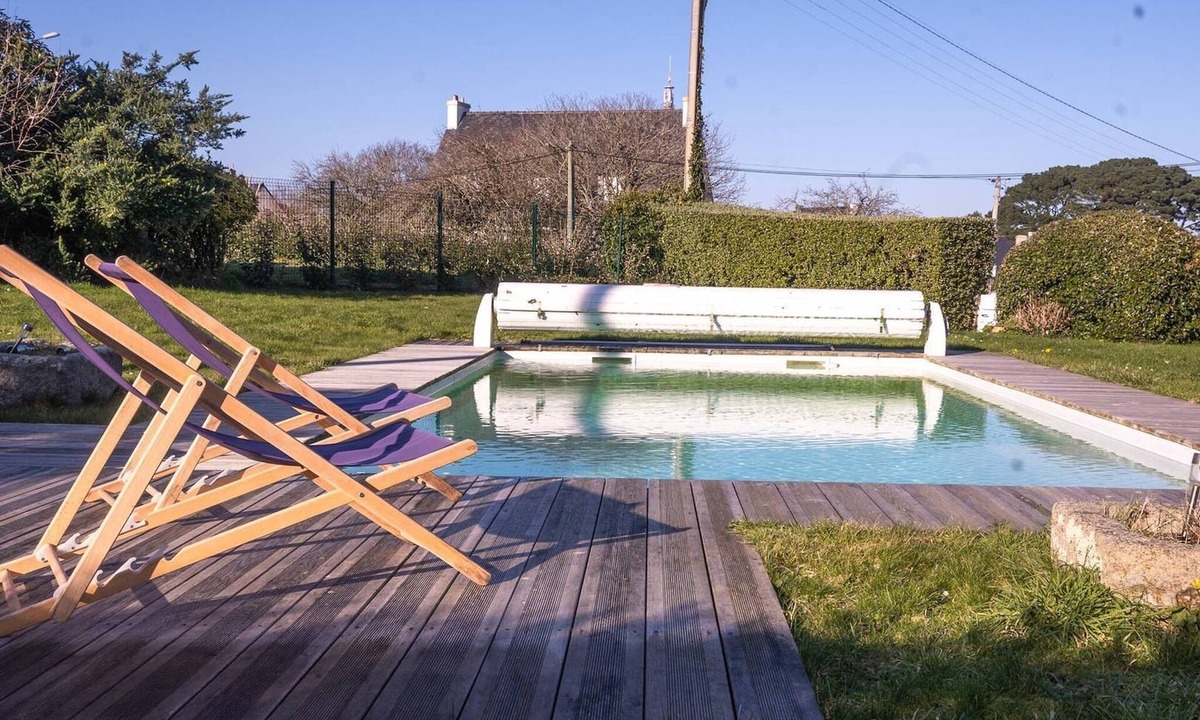 Perros-Guirec Ski Chalet | ty michel · Swimming pool access to beaches and sh