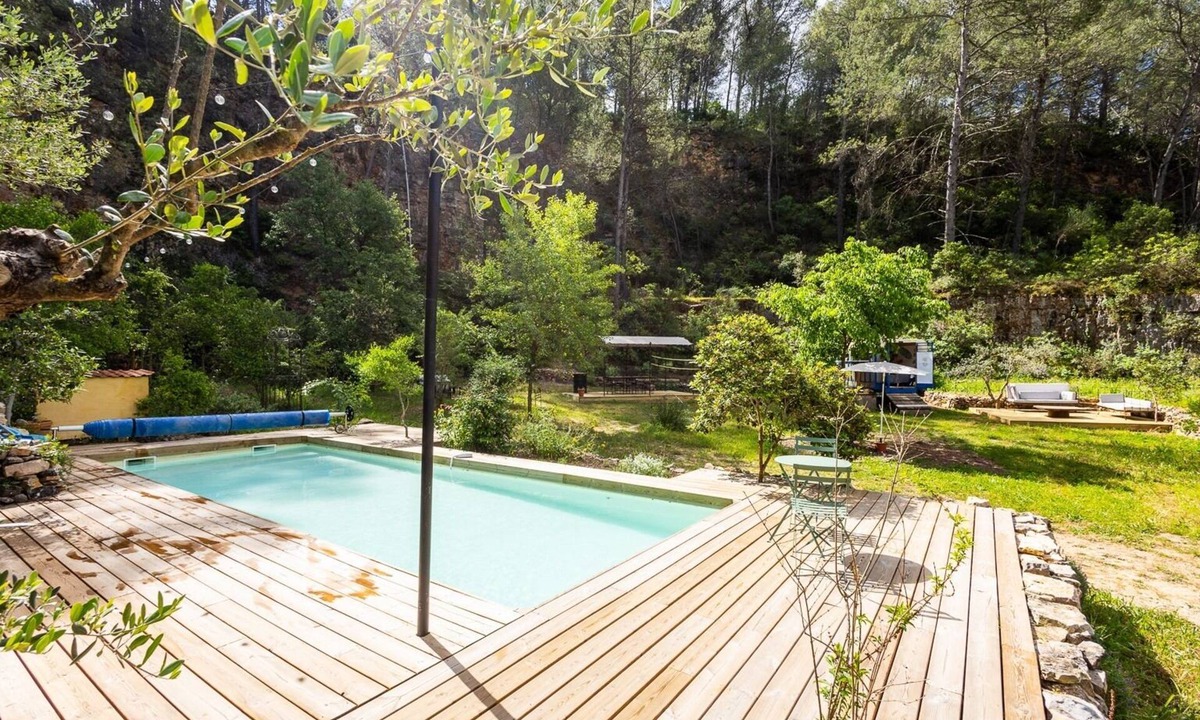 Cuers House | Une Maison Tout Confort, son Grand Terrain Nature et sa Piscine Juste Pour Vous!
