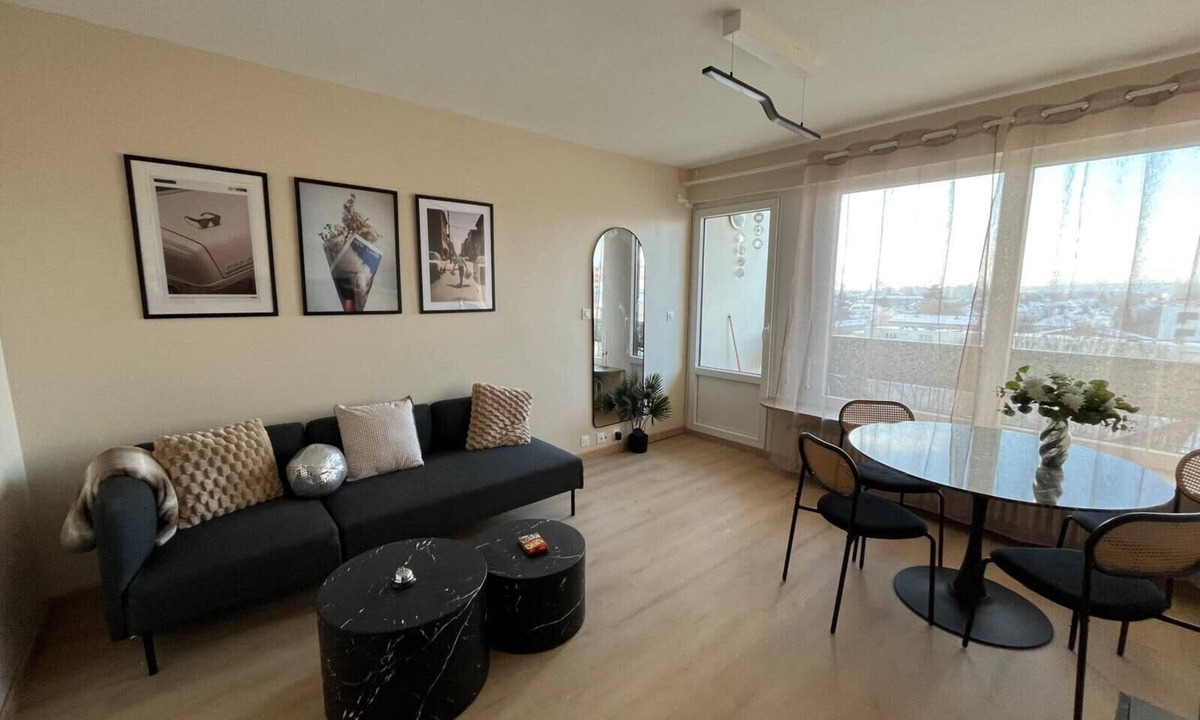 Thionville Apartment | Unlock - Renovated apartment with elevator and balcony, free parking