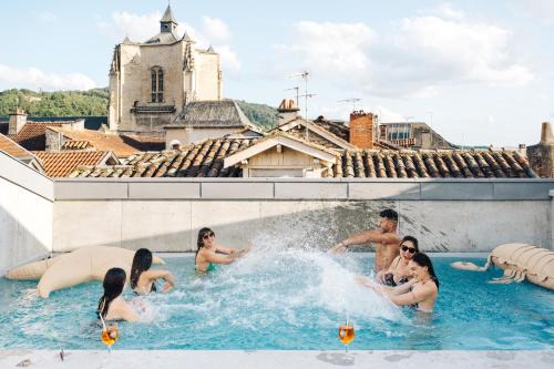 Villefranche-de-Rouergue Hotel | Urban Style HOTEL LES FLEURINES