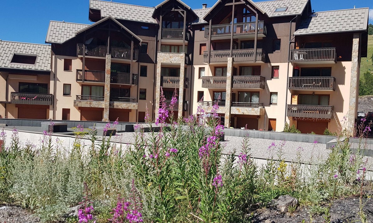 Les Claux Apartment | VARS 1900 T3 mountain 150 m from the slopes