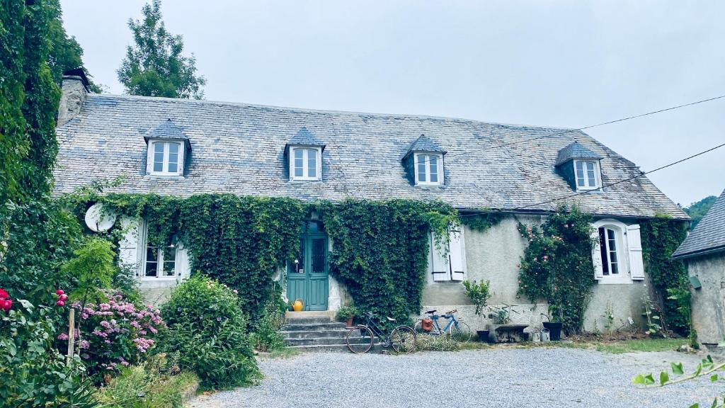 Labastide House | Venez Dormir chez Nous Dans Les BaRoNNieS ! Dans notre Caravane CARavelaiR 1979 ou Notre ChamBre !