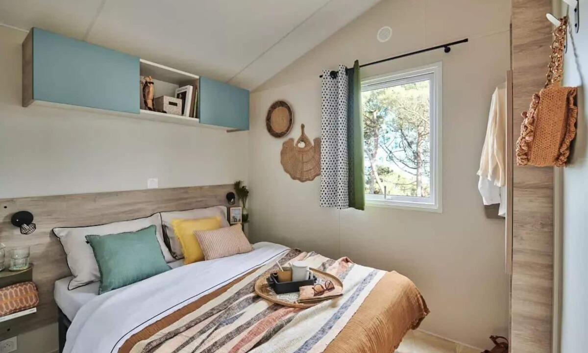 Belus House | VENEZIA Mobile Home: 4 Rooms, Sleeps 6, Air-Conditioned + TV