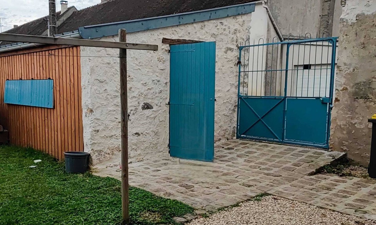 Savins Ski Chalet | Very cocoon garden hut - access to our magnificent Gîte. Near Provins