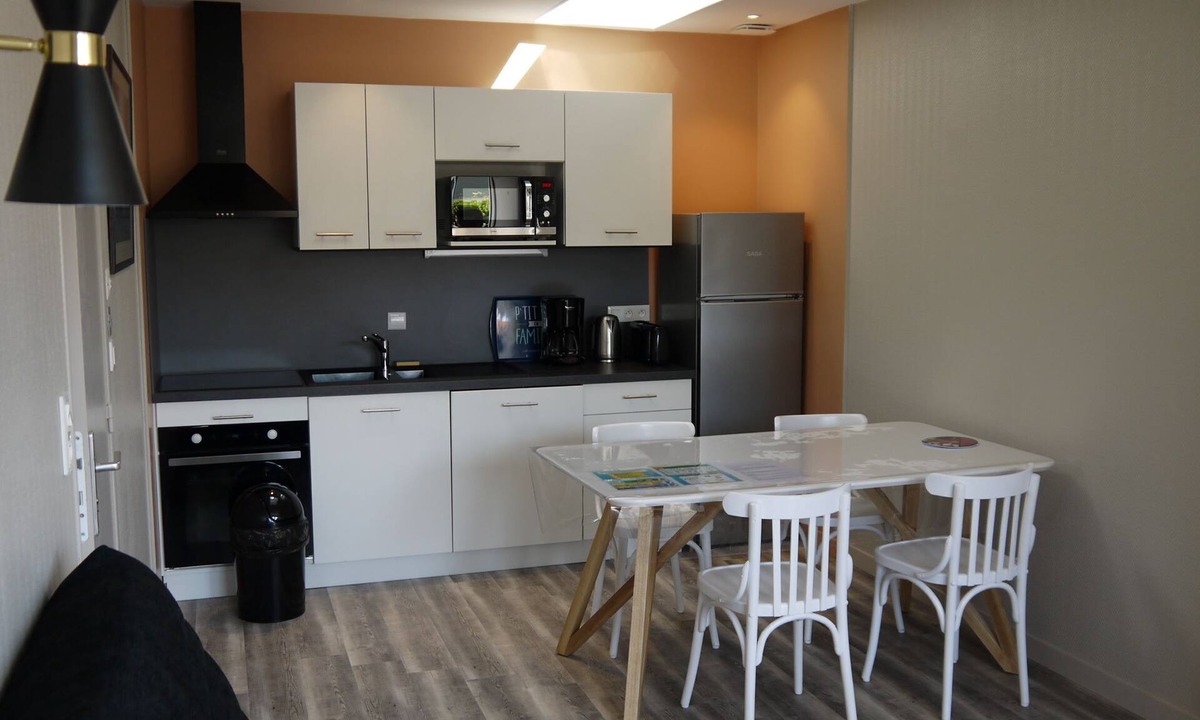 La Rogere Apartment | Very pretty 4/6-person apartment with direct beach access, 5-minute walk from the center
