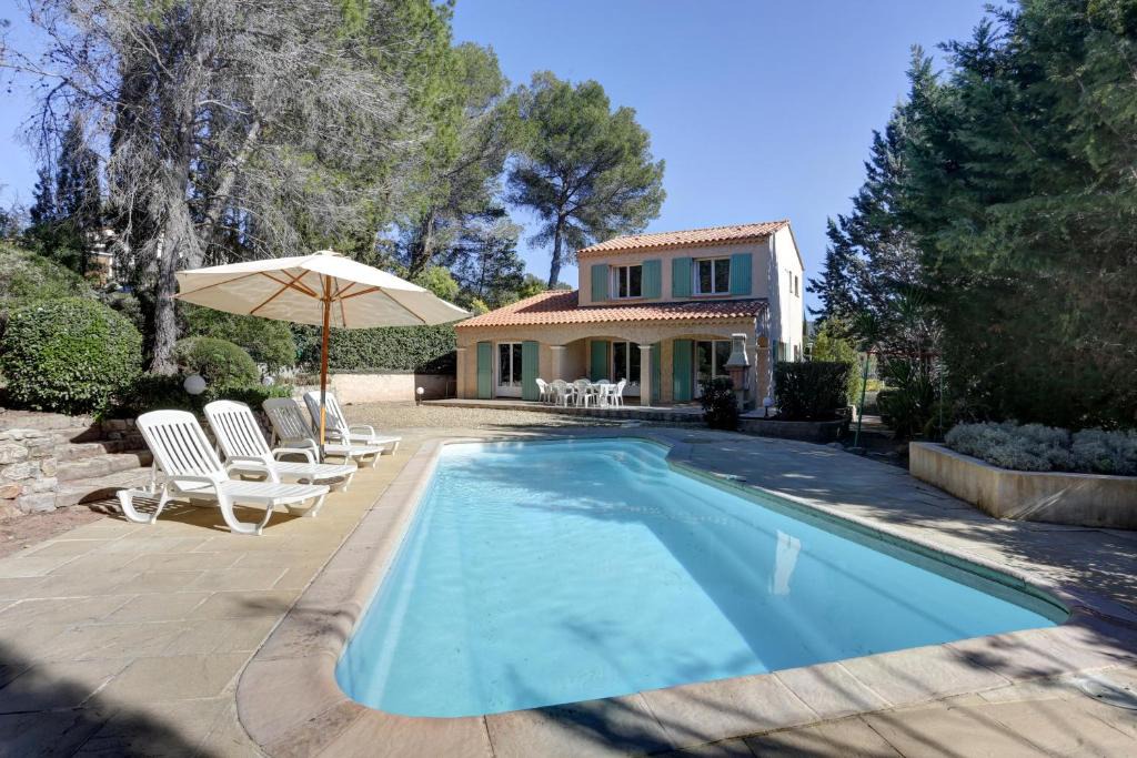 La Bouverie Villa | villa 8 pers, climatisée, piscine chauffée, un havre de paix sous les pins parasols