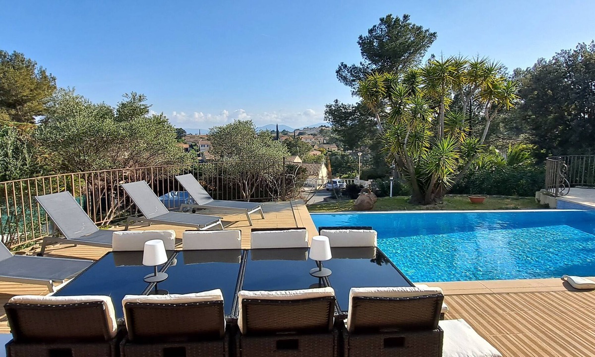 La Bouverie Villa | Villa 90m² infinity pool 6 people view + parking
