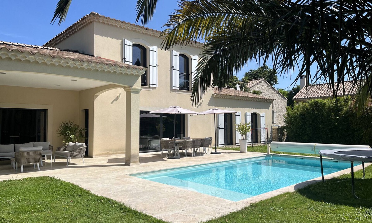 Rochefort-du-Gard Villa | Villa Alambic - In the towncenter!