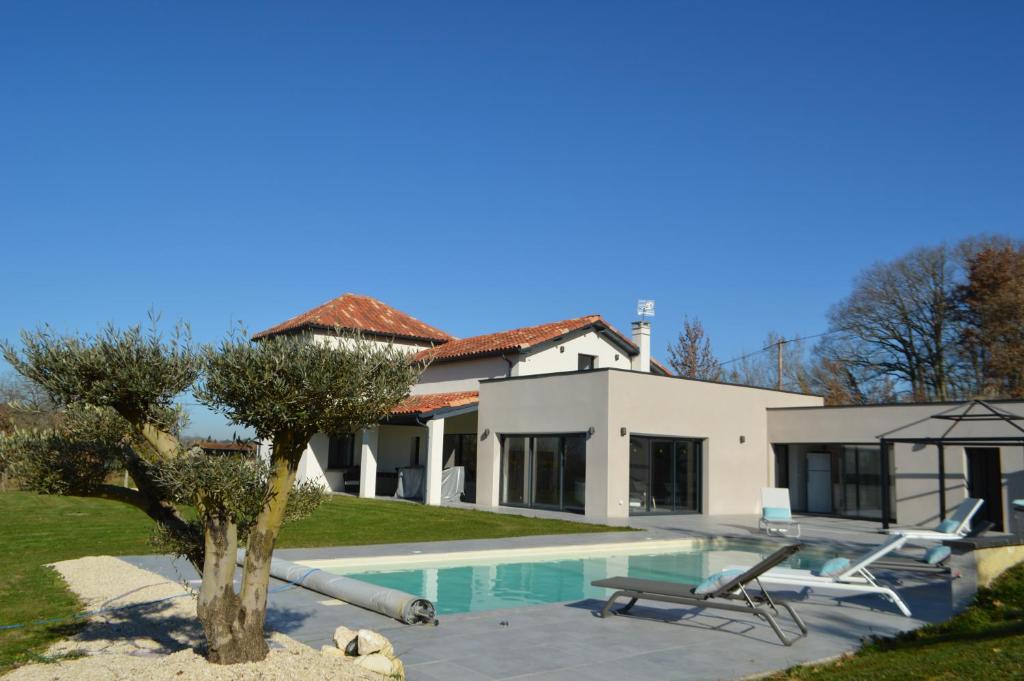 Plaisance Villa | Villa au coeur du Gers avec vue sur les Pyrénées