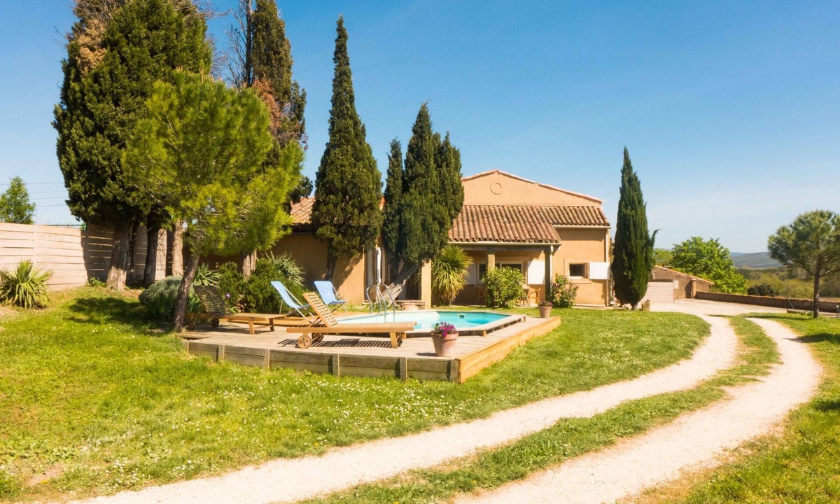 Loupia House | Villa avec jardin by Interhome