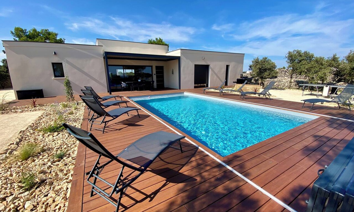 Les 3 Ponts Villa | Villa Contemporaine Piscine Privative Hauteurs de Nîmes Quartier Calme