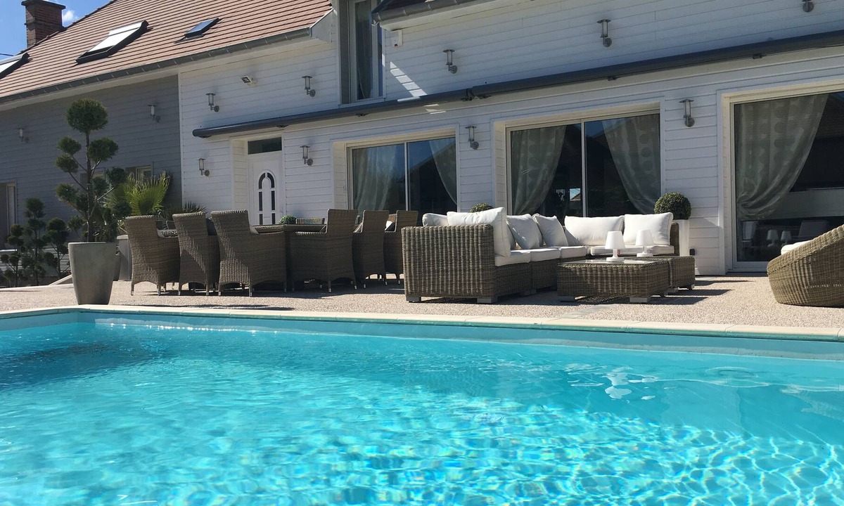 Villechetif House | villa de la croix blanche rental room in bed & breakfast