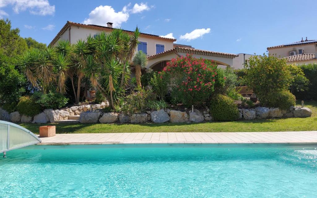 Beaucaire Villa | Villa de luxe Provence Les collines d'Ugernum piscine chauffée entre Arles Nîmes Avignon