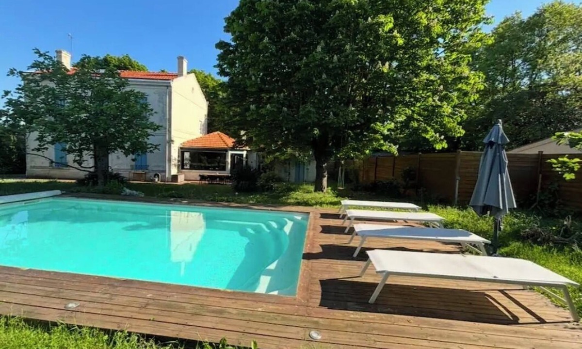 Lormont Villa | Villa for 8 people with a heated pool Bordeaux Business Trips & Vacations