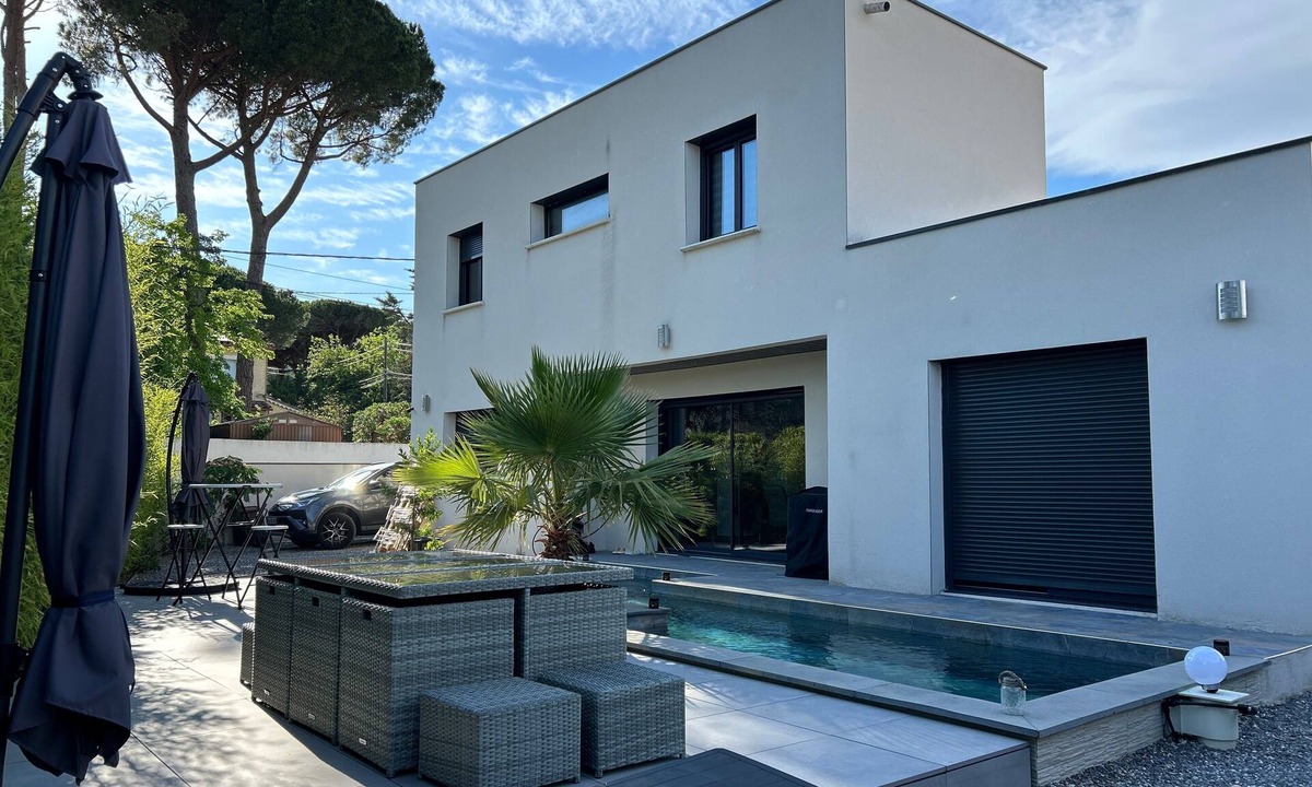 Bagnols-sur-Ceze Villa | Villa "Harmonie" with Private Pool, Wi-Fi, and Air Conditioning