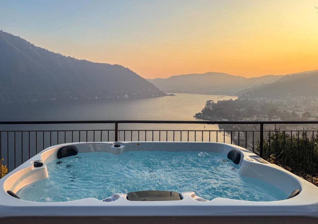 Cernobbio Apartment | Villa lake view + jacuzzi + garden+ gym, Cernobbio
