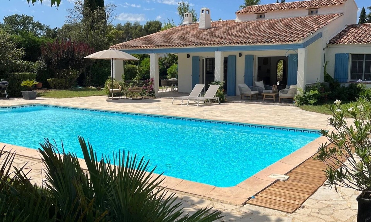 Le Beausset Villa | VILLA LES FOLIES WITH MAGNIFICENT GARDEN AND POOL