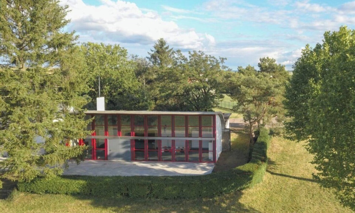 Doncourt-les-Conflans Villa | Villa 'Maison Le Corbusier' with Mountain View, Private Terrace and Wi-Fi