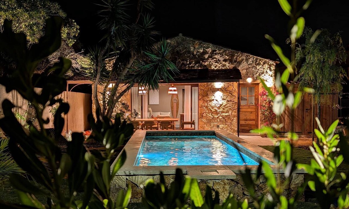 Le Brusc House | Villa Mezzanotte in Le Brusc - 80 meters from the sea - Pool - Parking - Sleeps 8 - Cozy