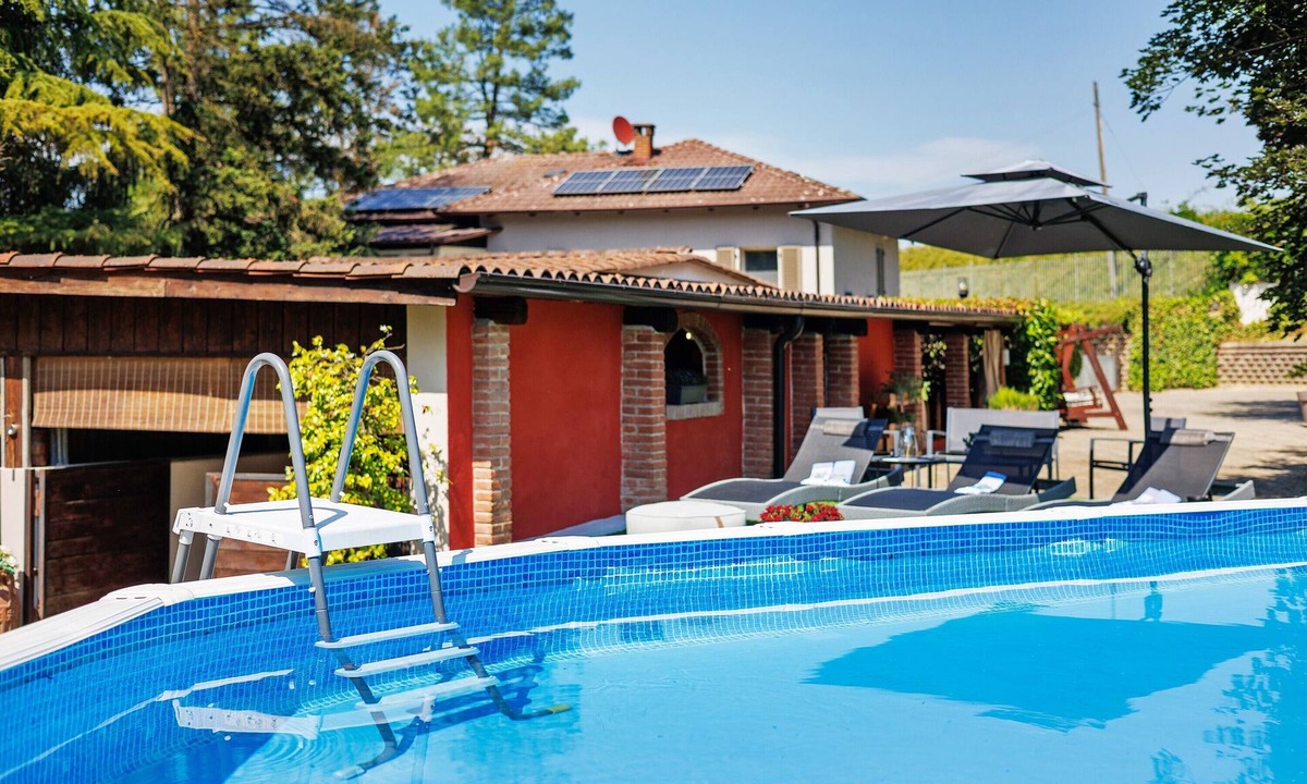 Isola d'Asti Apartment | Villa Paradiso Apartment with Private Pool, Garden and Wi-Fi