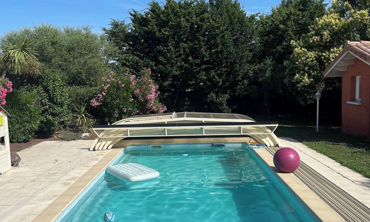 Cugnaux House | Villa with pool in Toulouse - 5 bedrooms, garden, 10 travellers