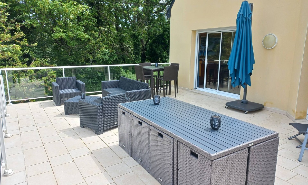 Lannion House | Villa with spacious rooms, garden, quiet location and walking distance to the beach/GR34